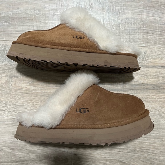 UGG Shoes - Women’s Chestnut Disquette Uggs Size 9
